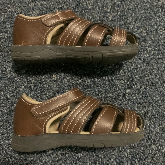 Boy’s sandals like new - Picture 2 of 2